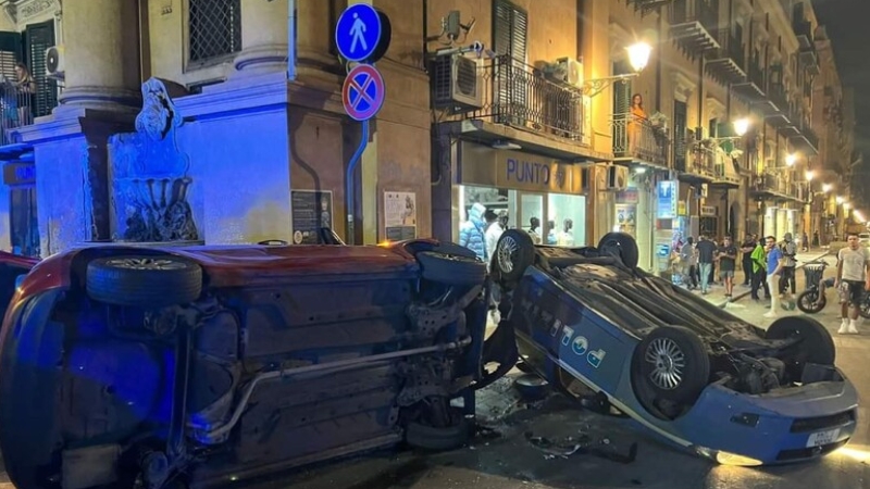 Scontro Con Auto Volante Polizia Si Ribalta Lasiciliaweb