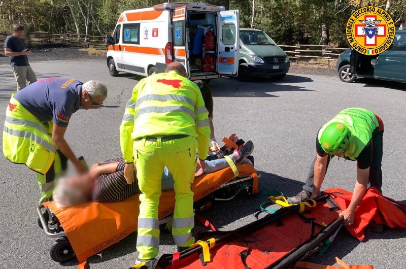 Etna Turista Scivola Salvata Dal Soccorso Alpino Lasiciliaweb