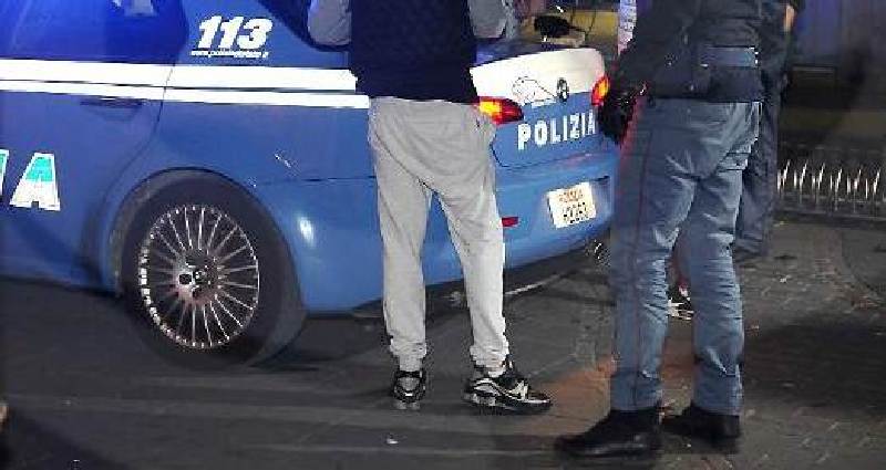 Torna A Casa Ubriaco E Aggredisce I Poliziotti Lasiciliaweb