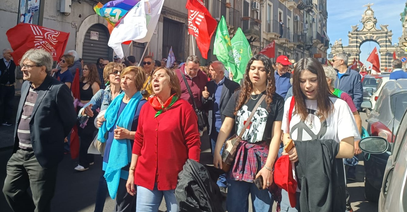 Liberazione, siciliani in piazza lasiciliaweb