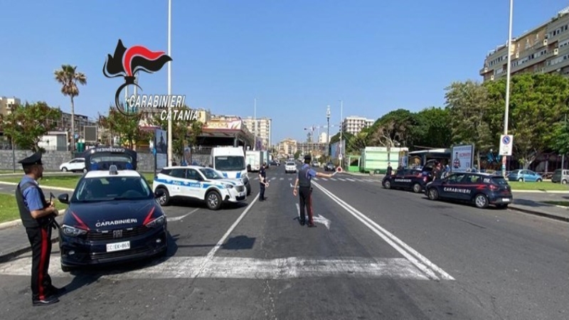 Catania: via del Rotolo piena di abusivi – lasiciliaweb