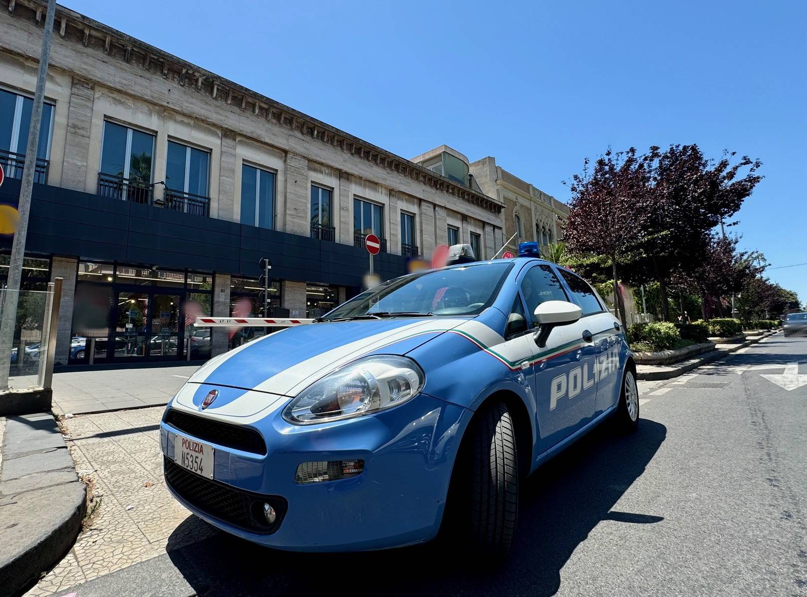 26ENNE-DENUNCIATO-DALLA-POLIZIA-DI-STATO-PER-TENTATO-FURTO-IN-UN-SUPERMERCATO.jpg