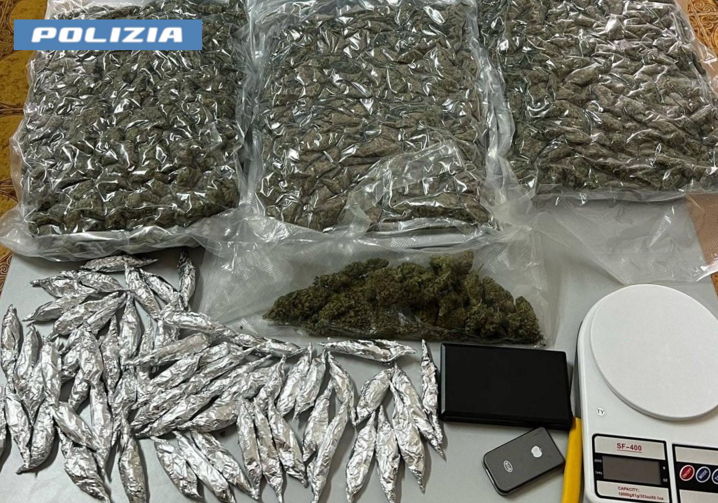 36-CHILI-DI-MARIJUANA-IN-CASA-PUSHER-CATANESE-ARRESTATO-DALLA-POLIZIA-DI-STATO.jpg