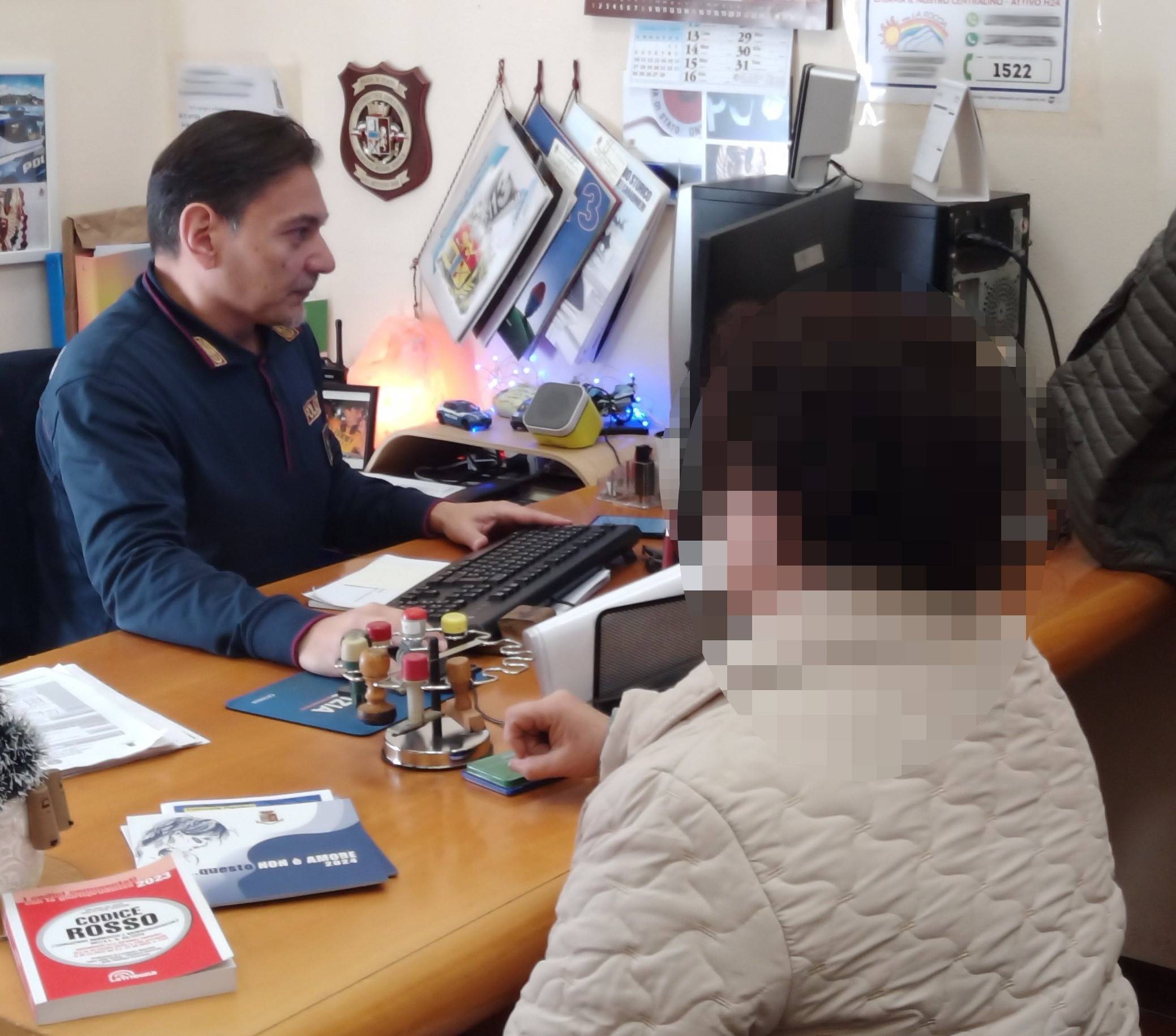 AMMONITO-E-CON-DIVIETO-DI-AVVICINAMENTO-INSEGUE-LEX-COMPAGNA-PER-AGGREDIRLA-ARRESTATO-DALLA-POLIZIA-DI-STATO.jpg