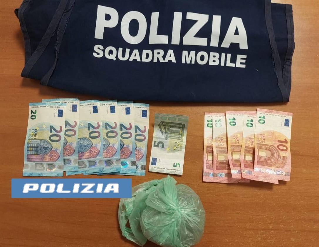 ARRESTATO-DALLA-POLIZIA-DI-STATO-NEL-QUARTIERE-SAN-BERILLO-VECCHIO-PER-SPACCIO.jpg