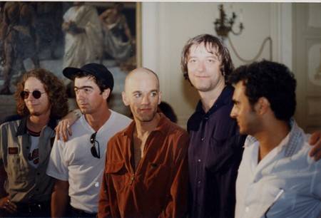 Agosto-1995-i-R.E.M.-a-Catania-con-Francesco-Virlinzi-archivio-Nica-Midulla.jpg