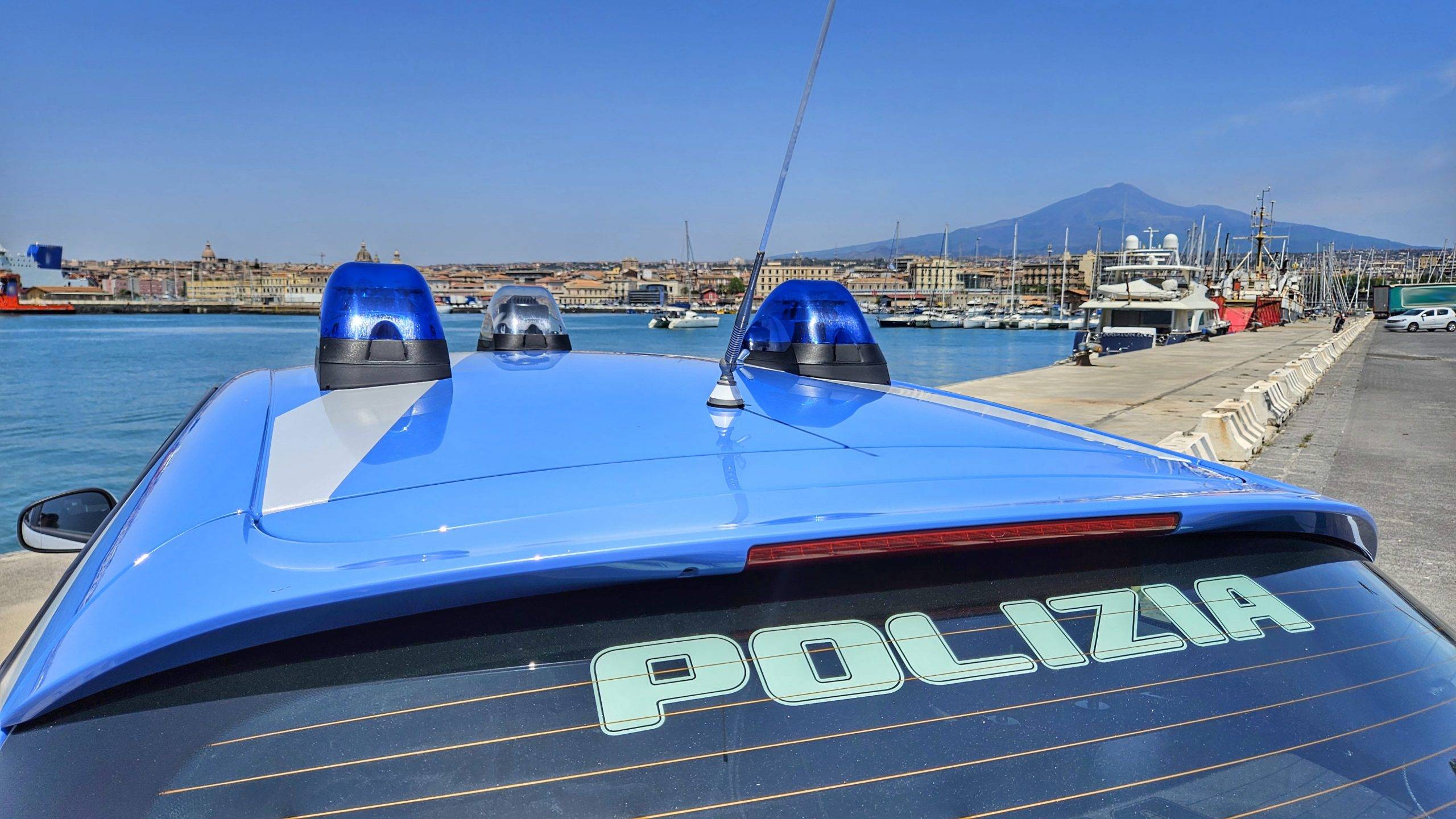 CAVALLO-DI-RITORNO-AL-SUO-EX-DATORE-DI-LAVORO-PLURIPREGIUDICATO-26ENNE-FERMATO-E-DENUNCIATO-DALLA-POLIZIA-DI-STATO-scaled.jpeg