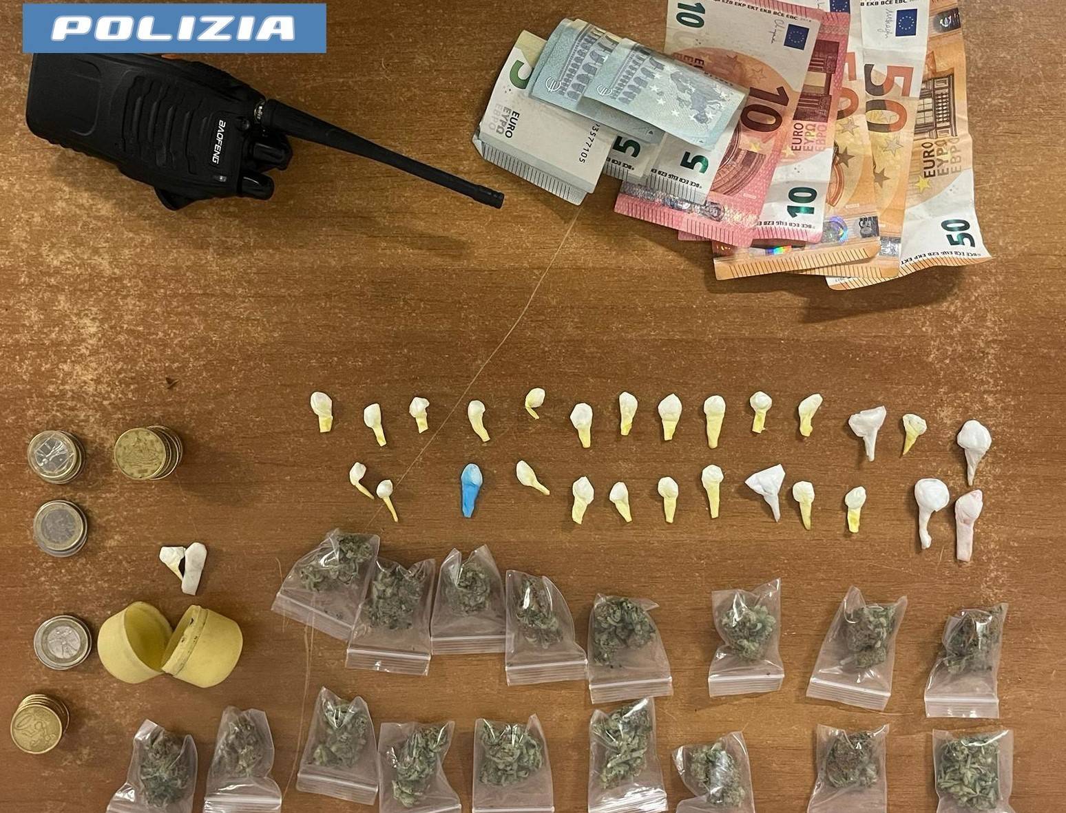 CON-LA-DROGA-NELLOVETTO.-24ENNE-ARRESTATO-DALLA-POLIZIA-DI-STATO-PER-DETENZIONE-AI-FINI-DI-SPACCIO-.jpg