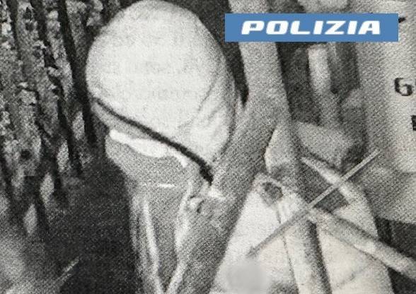 CONOSCIUTO-SUI-SOCIAL-LO-RAPINA-NELLA-CASA-DOVE-LAVORA-ARRESTATO-DALLA-POLIZIA-DI-STATO-4.jpg