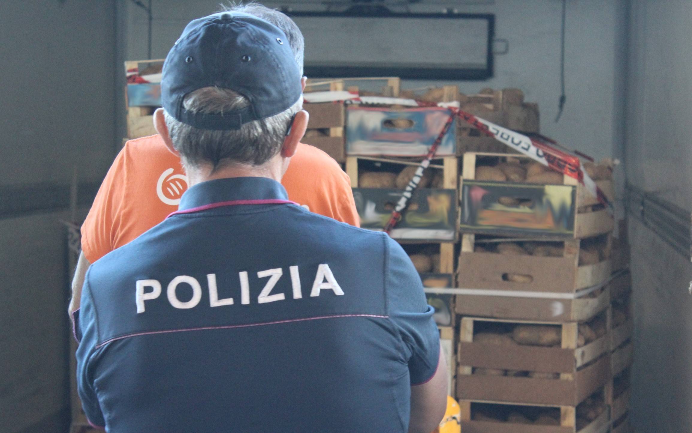 CONTROLLI-DELLA-POLIZIA-DI-STATO-AL-MERCATO-AGROALIMENTARE-SICILIANO-DI-CATANIA-MAXI-SEQUESTRO-DI-20-TONNELLATE-DI-PRODOTTI-ORTOFRUTTICOLI-NON-TRACCIATI.jpg