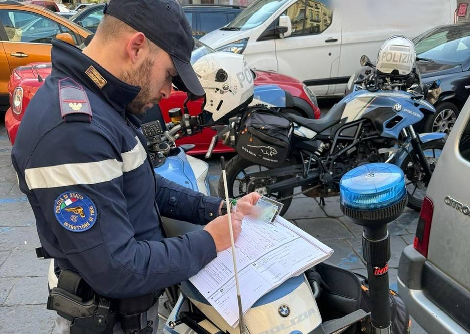 CONTROLLI-DELLA-POLIZIA-DI-STATO-NELLE-VIA-DEL-CENTRO-STORICO-ANCORA-SANZIONI-PER-I-PARCHEGGIATORI-ABUSIVI.jpg