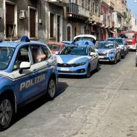 CONTROLLO-STRAORDINARIO-DELLA-POLIZIA-DI-STATO-NEL-QUARTIERE-SAN-CRISTOFORO-PER-CONTRASTARE-CONDOTTE-PERICOLOSE-PER-LORDINE-PUBBLICO-2.jpg