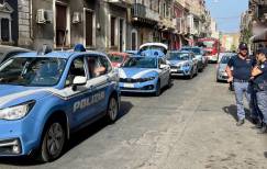 CONTROLLO-STRAORDINARIO-DELLA-POLIZIA-DI-STATO-NEL-QUARTIERE-SAN-CRISTOFORO-PER-CONTRASTARE-CONDOTTE-PERICOLOSE-PER-LORDINE-PUBBLICO-2.jpg