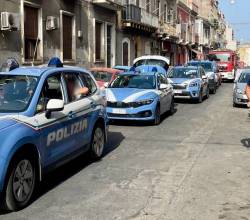 CONTROLLO-STRAORDINARIO-DELLA-POLIZIA-DI-STATO-NEL-QUARTIERE-SAN-CRISTOFORO-PER-CONTRASTARE-CONDOTTE-PERICOLOSE-PER-LORDINE-PUBBLICO-2.jpg