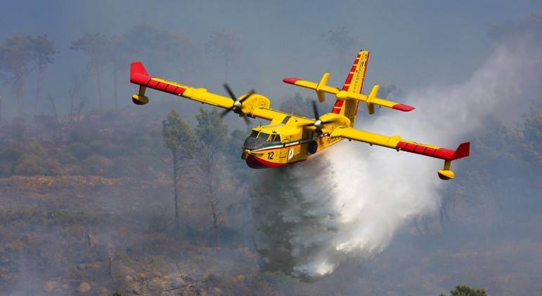 Canadair-incendi.jpg