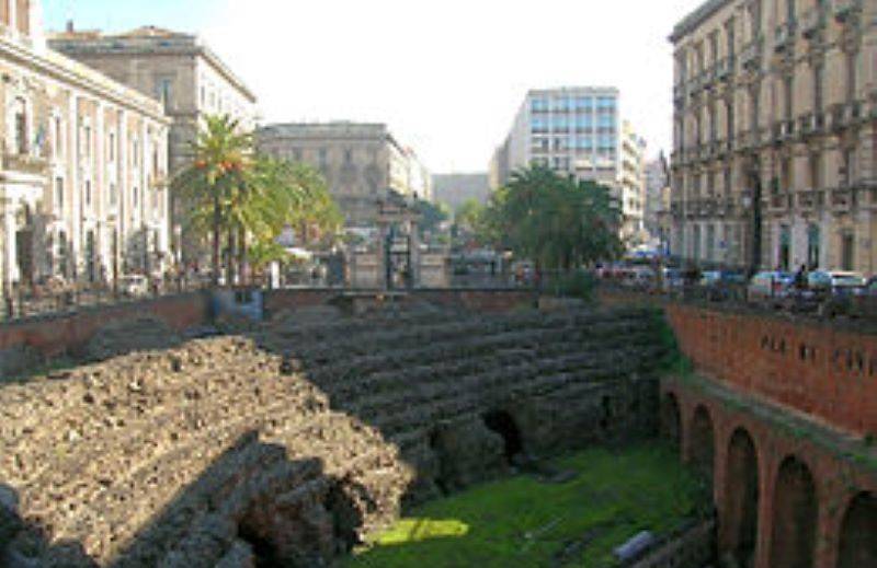 Catania_anfiteatro_romano2423-1.jpg