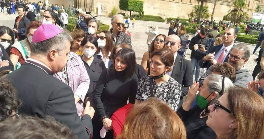 Cattedrale-Palermo-protesta-Covisian-e-Almaviva.jpeg