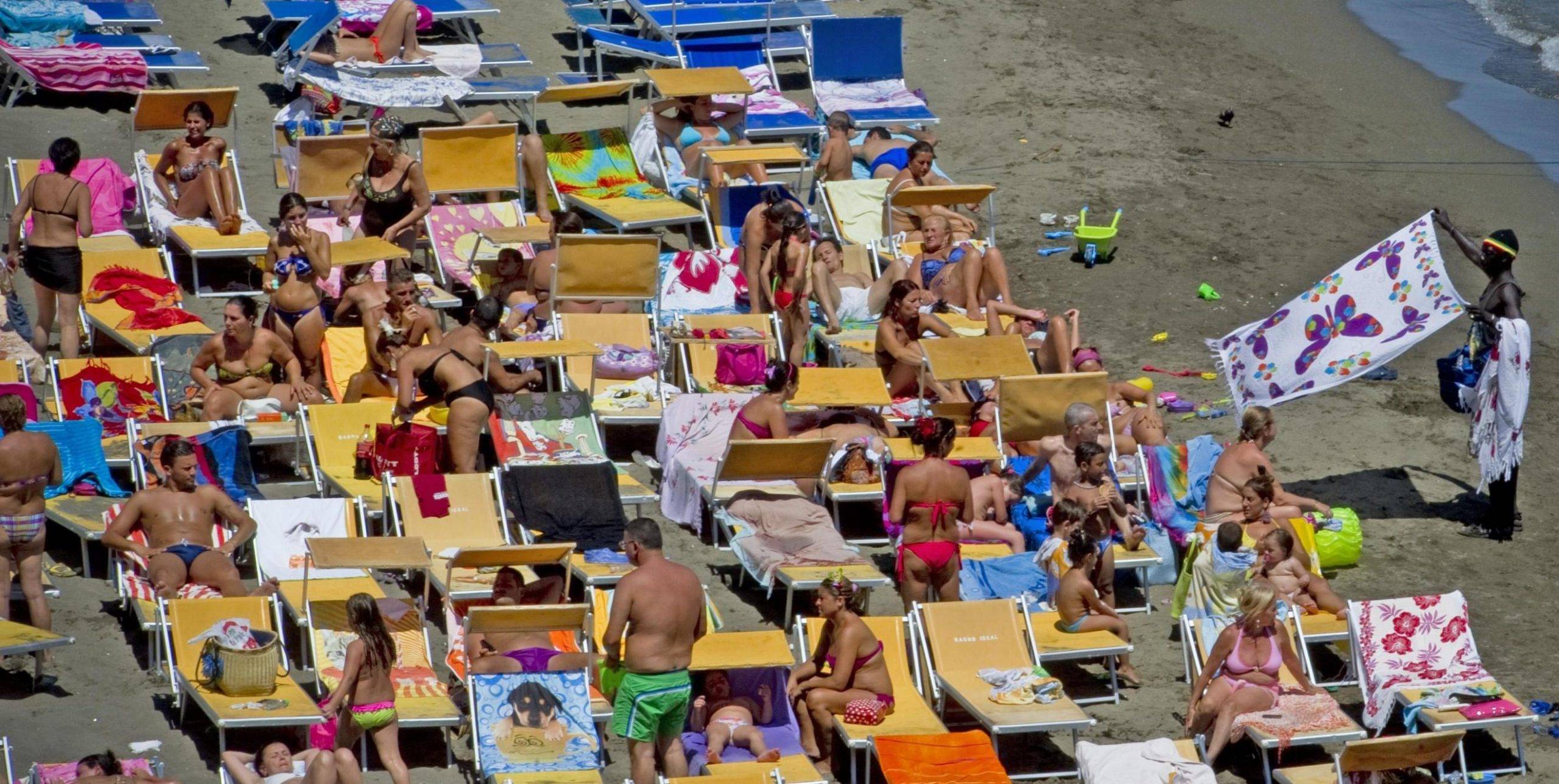 Estate-caldo-mare-spiaggia-scaled.jpg