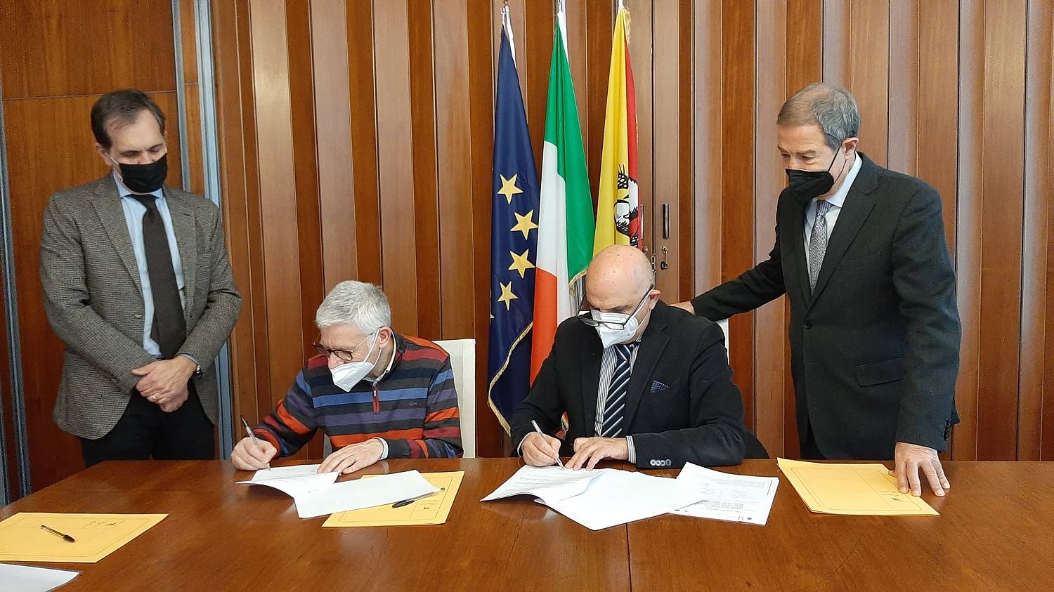 Firma-convenzione-Comune-Regione-per-Centro-direzionale-Catania.jpg