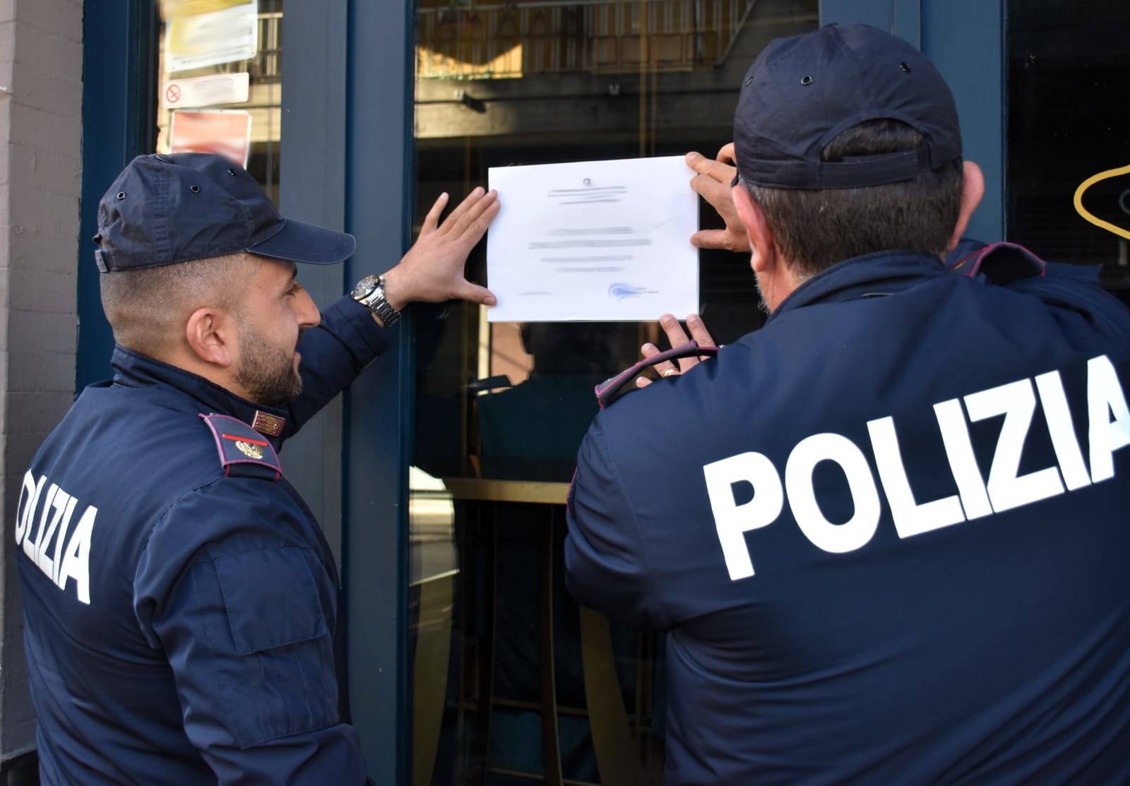 IL-QUESTORE-DI-CATANIA-SOSPENDE-LATTIVITA-DI-UN-LOUNGE-BAR-DI-CALTAGIRONE.jpg