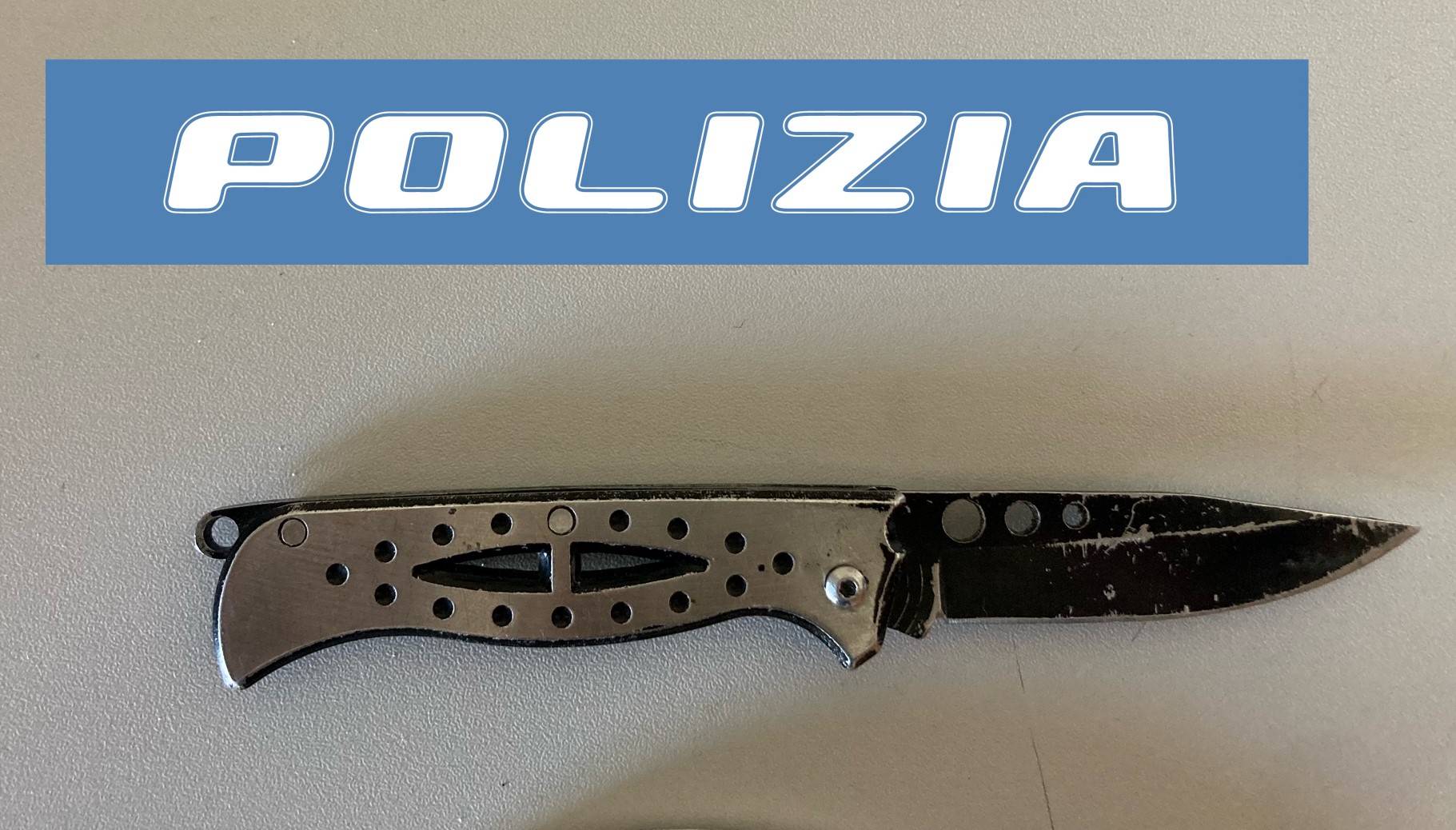 IN-AUTO-CON-UN-COLTELLO-A-SERRAMANICO-48ENNE-DENUNCIATO-DALLA-POLIZIA-DI-STATO.jpeg