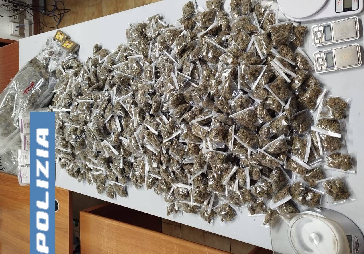 LA-DROGA-IN-GARAGE.-PICANELLO-SCOPETI-DALLA-POLIZIA-DI-STATO-8-KG-DI-STUPEFACENTI.jpg