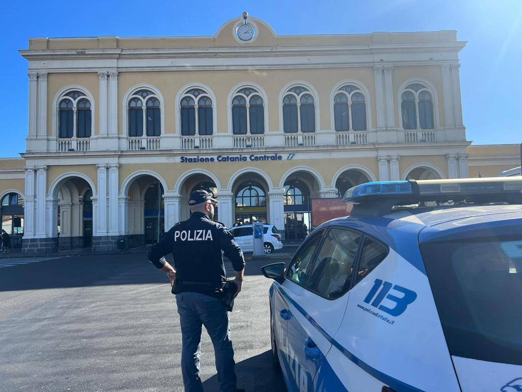 LA-POLIZIA-DI-STATO-RINTRACCIA-UN-MINORE-IN-VIAGGIO-PER-CATANIA.jpeg