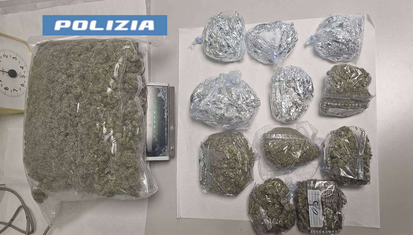 LA-SQUADRA-MOBILE-ARRESTA-UN-PUSHER.-SEQUESTRATA-OLTRE-15-KG.-DI-MARIJUANA-2.jpg