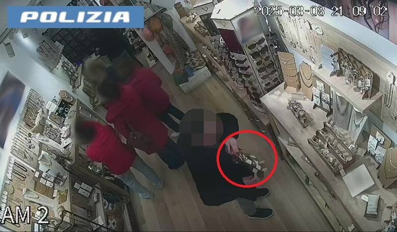 LADRO-SERIALE-INDIVIDUATO-E-ARRESTATO-DALLA-POLIZIA-DI-STATO.jpg