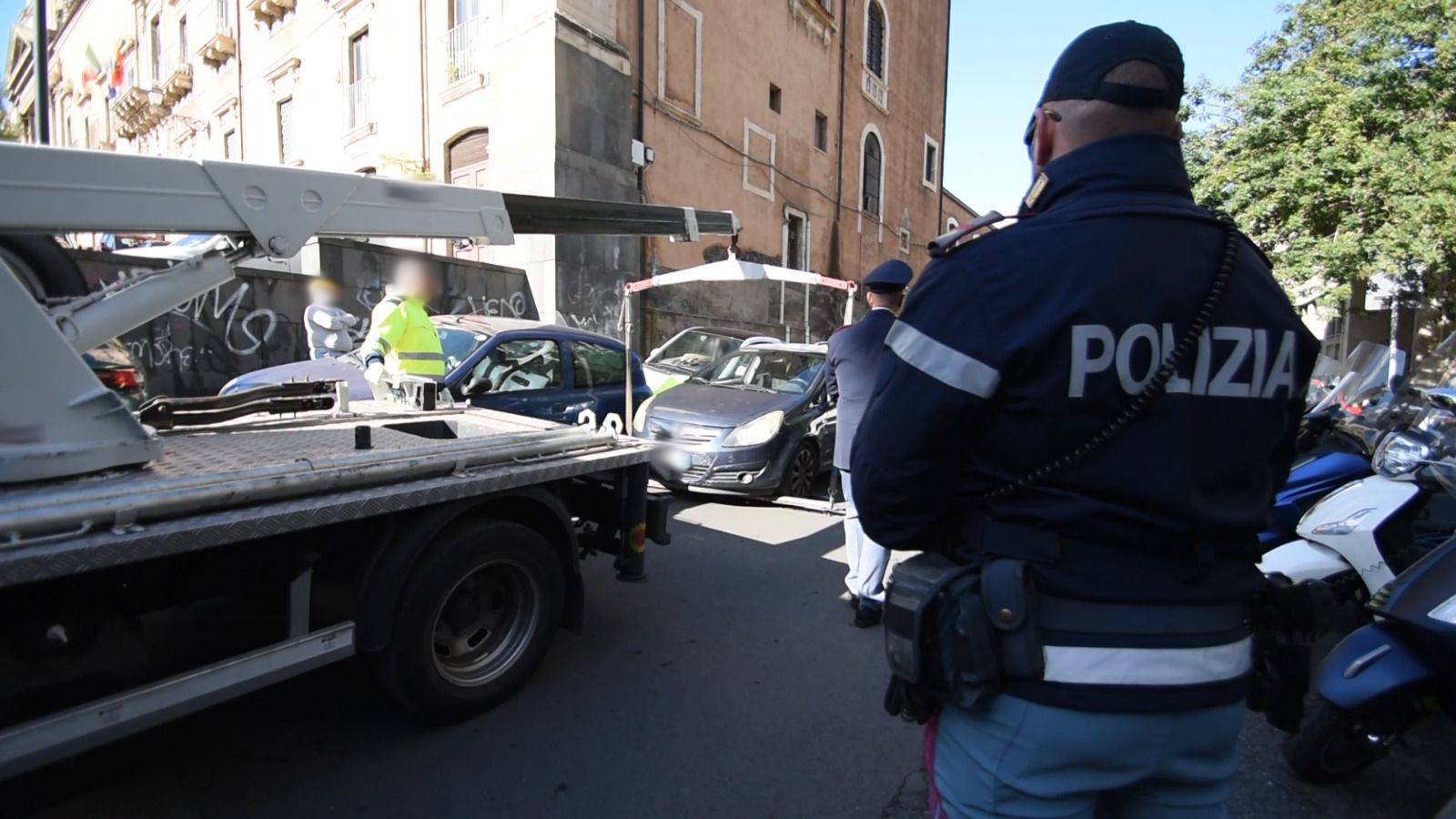 LINEA-DURA-DELLA-POLIZIA-DI-STATO-SUI-PARCHEGGIATORI-ABUSIVI-DENUNCIATO-PARCHEGGIATORE-RECIDIVO-IN-VIA-SANTA-MARIA-LA-GRANDE.jpg