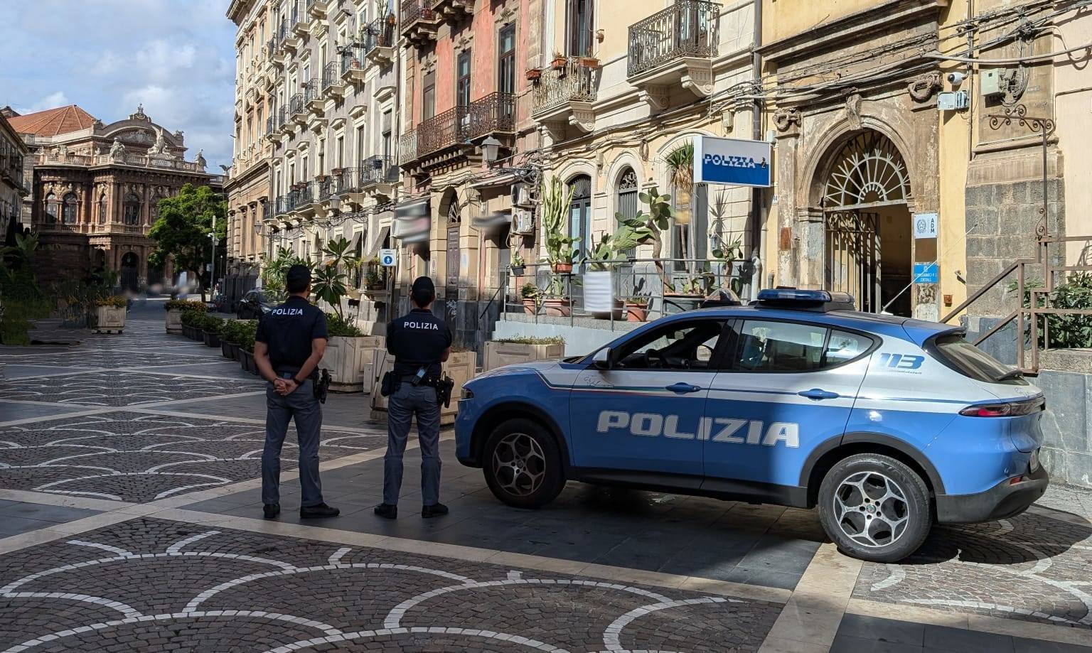 MINACCIA-AUTOMOBILISTI-E-DANNEGGIA-LE-VETTURE-PARCHEGGIATORE-ABUSIVO-VIOLENTO-E-RECIDIVO-ARRESTATO-DALLA-POLIZIA-DI-STATO.jpg