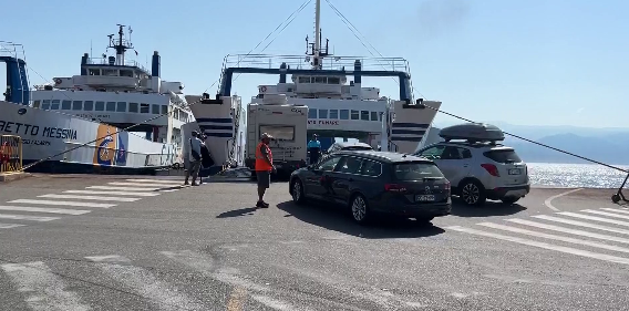 Messina-traghetti-imbarco-navi-Caronte-Tourist.png