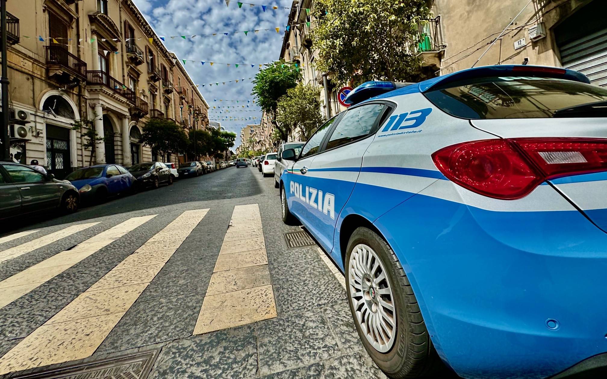 NASCONDE-DROGA-IN-AUTO-E-FUGGE-DAL-POSTO-DI-CONTROLLO-MA-VIENE-BLOCCATO-E-ARRESTATO-DALLA-POLIZIA-DI-STATO.jpg