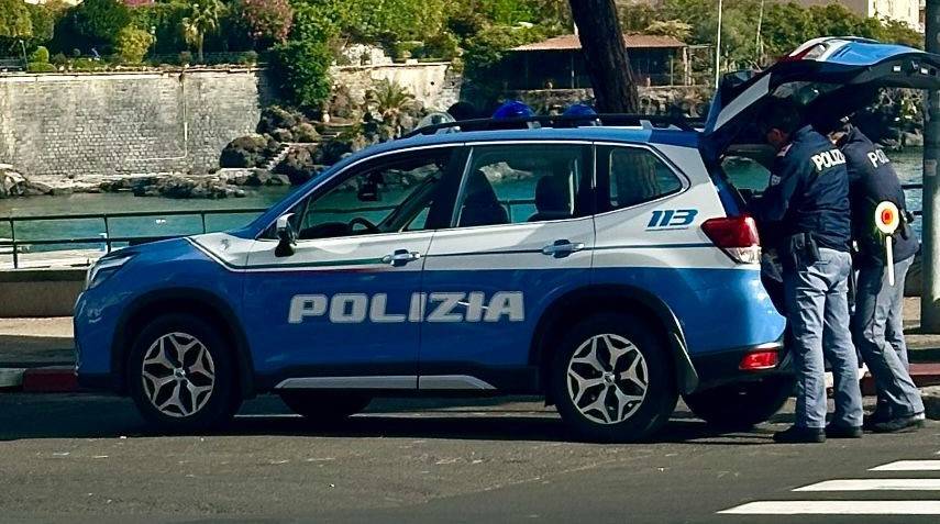 PARCHEGGIATORI-ABUSIVI-SANZIONATI-DALLA-POLIZIA-DI-STATO.jpg