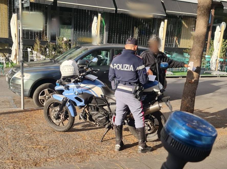 PARCHEGGIATORI-ABUSIVI-UNA-PERSONA-DENUNCIATA-E-SETTE-SANZIONATE.jpg