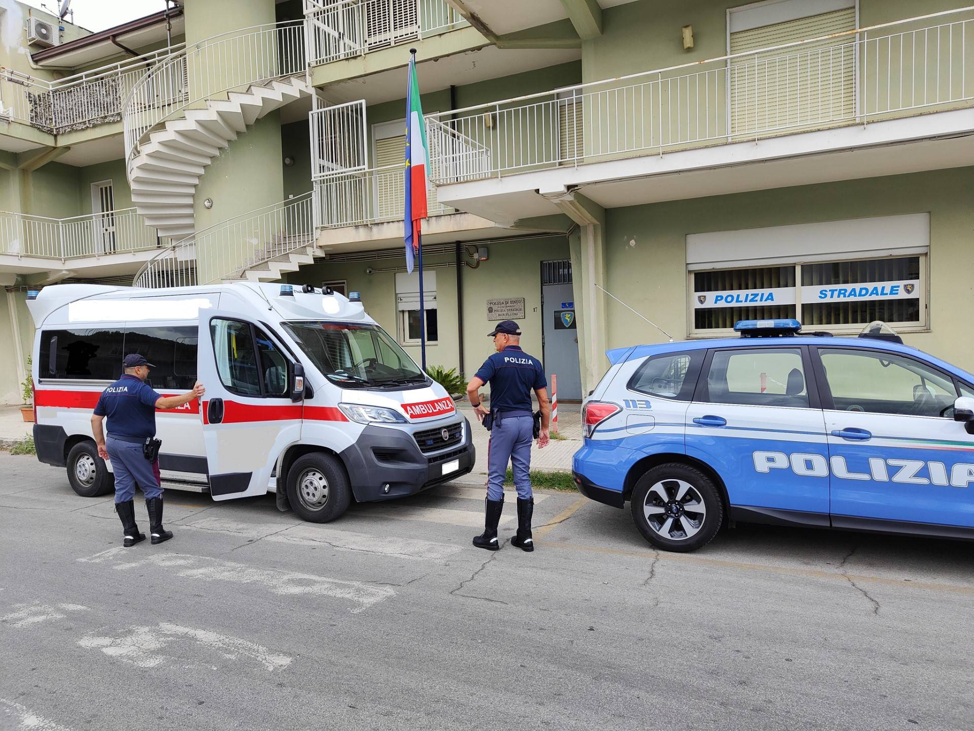 Polizia-Stradale-Sequestro-Ambulanza.jpg