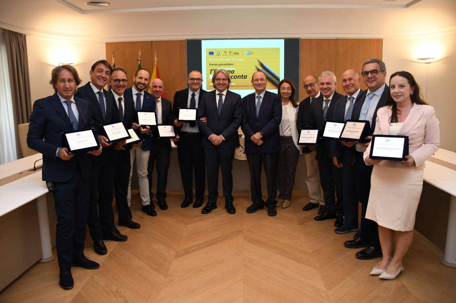 Presidente-Renato-Schifani-con-i-premiati-della-seconda-edizione.jpeg