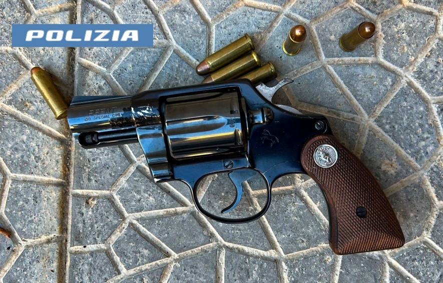 QUARTIERE-SAN-CRISTOFORO-–-NASCONDEVA-UNA-PISTOLA-RUBATA-IN-UN-ARMADIO-33ENNE-ARRESTATO-DALLA-POLIZIA-DI-STATO.jpg