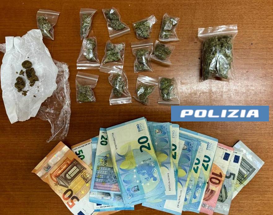 RIFORNISCE-DI-DROGA-I-GIOVANI-FREQUENTATORI-DI-UNA-PIAZZA-DEL-CENTRO-SPACCIATORE-22ENNE-ARRESTATO-DALLA-POLIZIA-DI-STATO-1.jpg