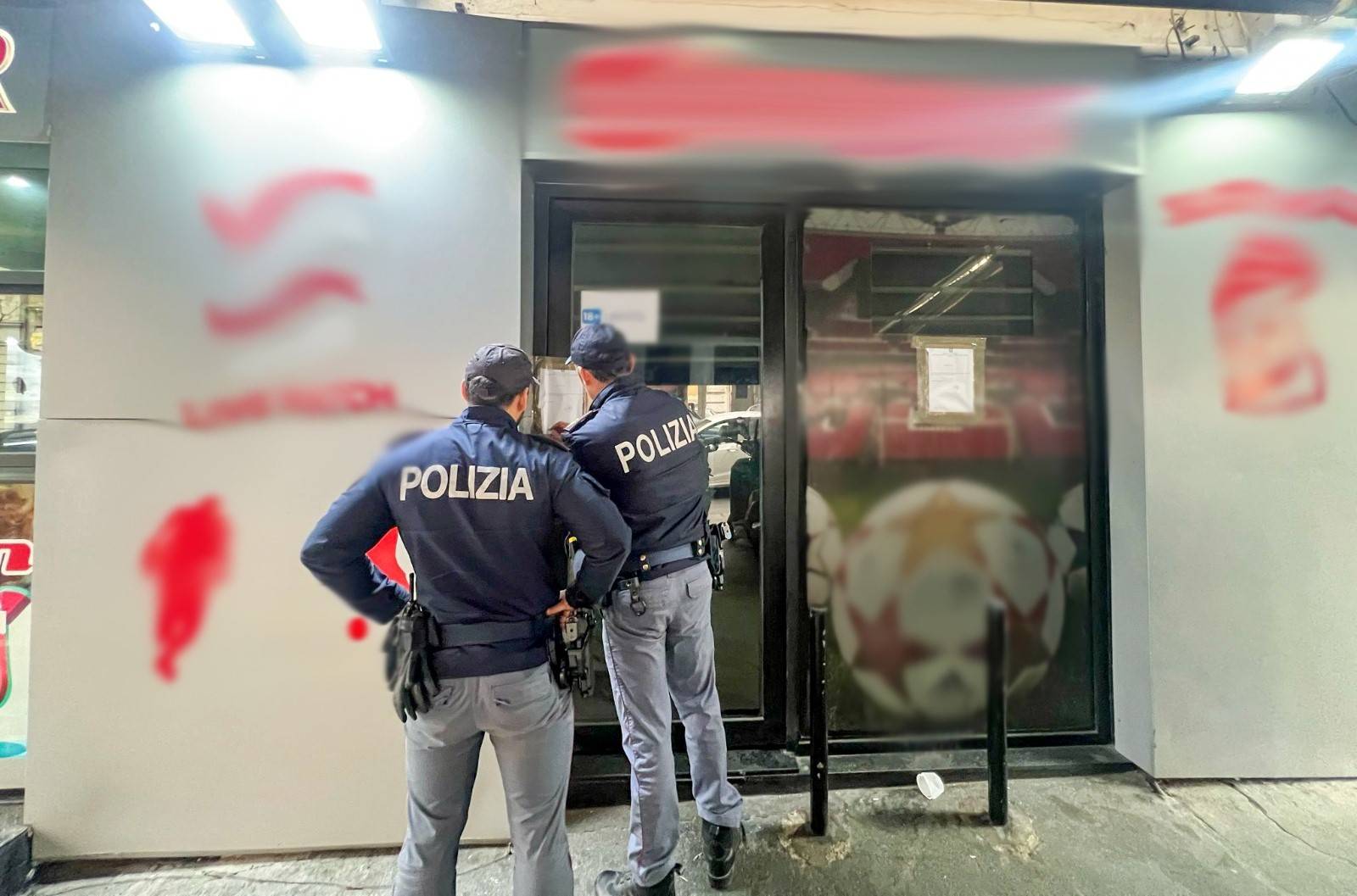 RITROVO-ABITUALE-DI-PREGIUDICATI-SOSPESA-DALLA-POLIZIA-ATTIVITA-IN-VIA-PLEBISCITO.jpg