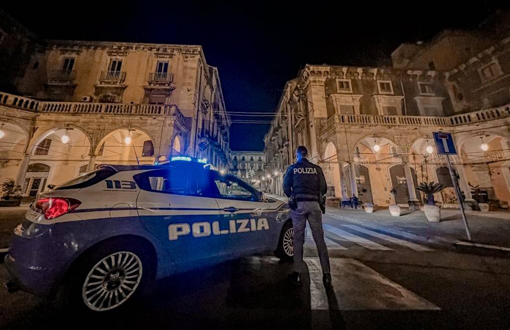 RUBA-IN-UN-RISTORANTE-ARRESTATO-DAI-POLIZIOTTI-DELLA-SQUADRA-VOLANTE.jpg