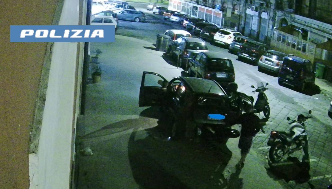 RUBA-UNO-SCOOTER-CARICANDOLO-IN-AUTO-43ENNE-IDENTIFICATO-E-DENUNCIATO-DALLA-POLIZIA-DI-STATO.jpg