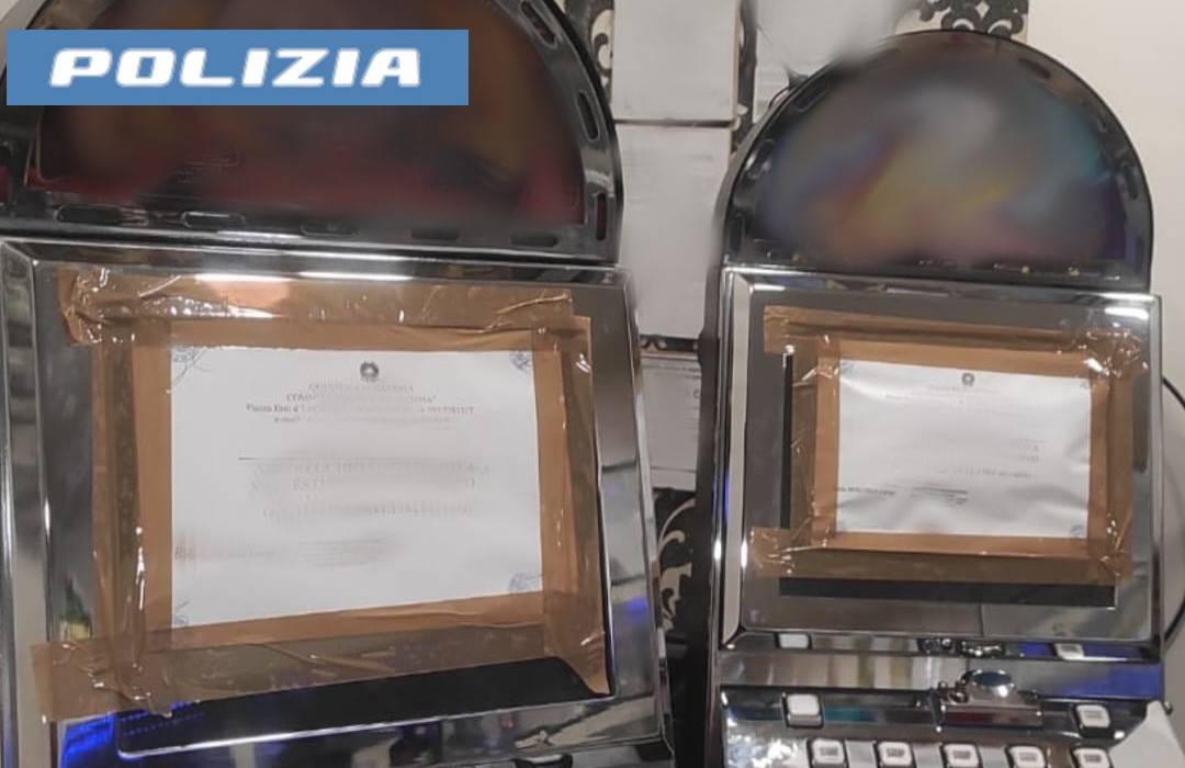 SLOT-MACHINE-IRREGOLARI-IN-UN-CHIOSCOBAR-DI-NESIMA-APPLICATE-DALLA-POLIZIA-DI-STATO-SANZIONI-PER-26-MILA-EURO.jpg