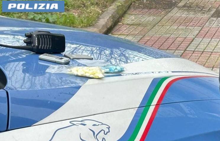 SORPRESO-A-SPACCIARE-IN-VIA-CAPO-PASSERO-17ENNE-ARRESTATO-DALLA-POLIZIA-DI-STATO.jpeg