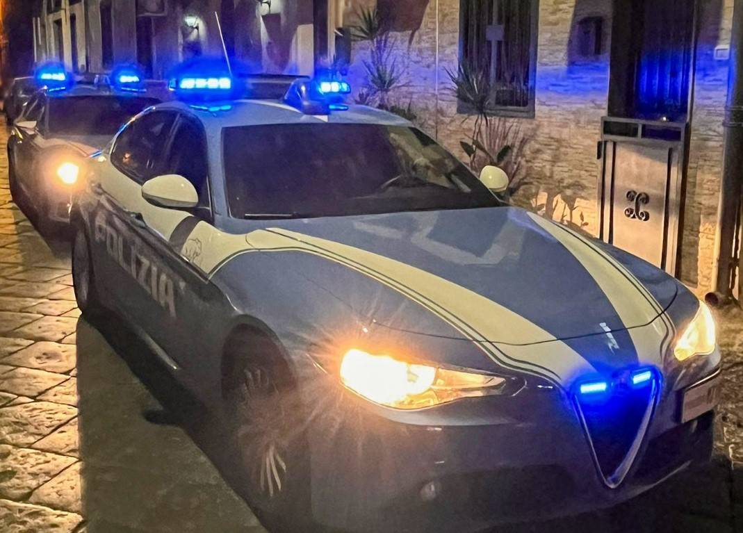 SORPRESO-NELLA-NOTTE-CON-MARIJUANA-E-CRACK-25ENNE-DENUNCIATO-DALLA-POLIZIA-DI-STATO.jpg