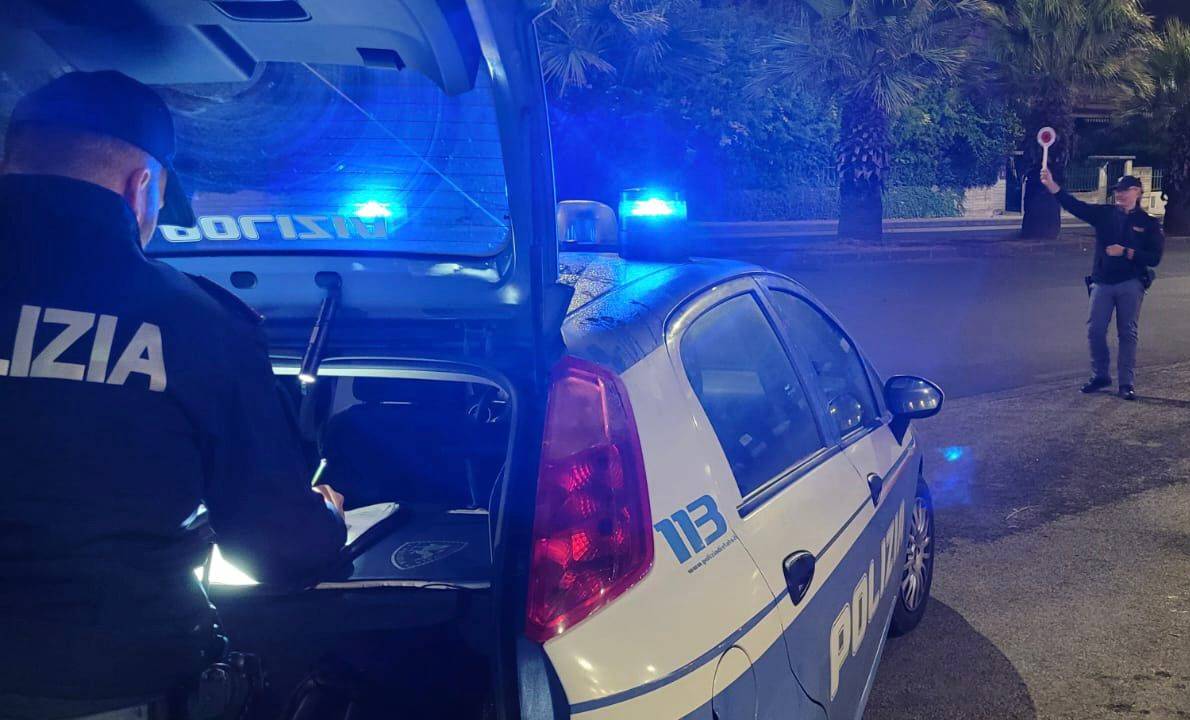 SPACCIATORE-CON-DROGA-IN-AUTO-FUGGE-AL-CONTROLLO-INSEGUITO-E-ARRESTATO-DALLA-POLIZIA-DI-STATO.jpg