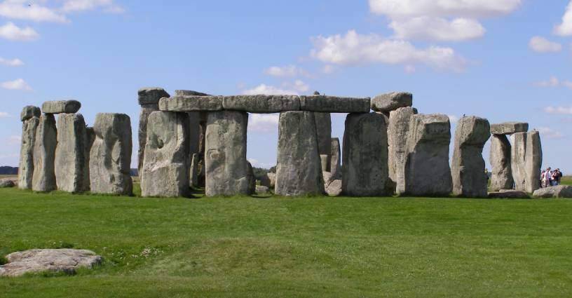 Stonehenge2007_07_30.jpg