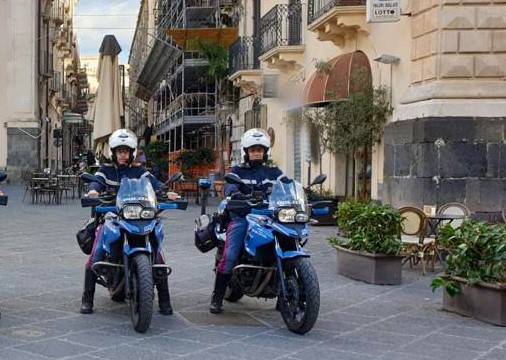 TENTA-DI-FORZARE-UNAUTO-25-ENNE-DENUNCIATO-DALLA-POLIZIA-DI-STATO.jpg