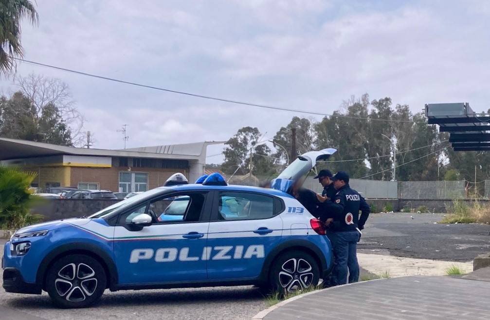 TENTA-DI-RUBARE-IN-UNAUTO-NELLA-ZONA-DELLA-PLAYA-LADRO-SERIALE-FERMATO-DA-UN-ISPETTORE-DELLA-POLIZIA-DI-STATO-LIBERO-DAL-SERVIZIO.jpg