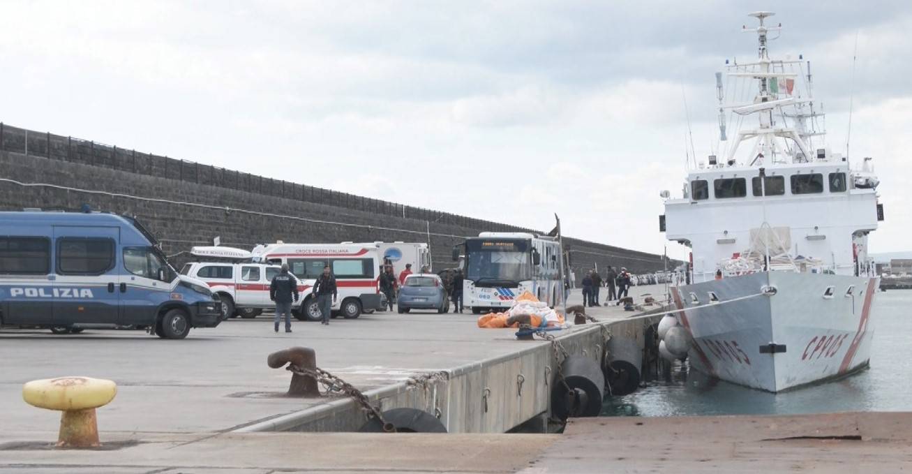 porto-di-Catania-migranti-guardia-costiera.jpeg